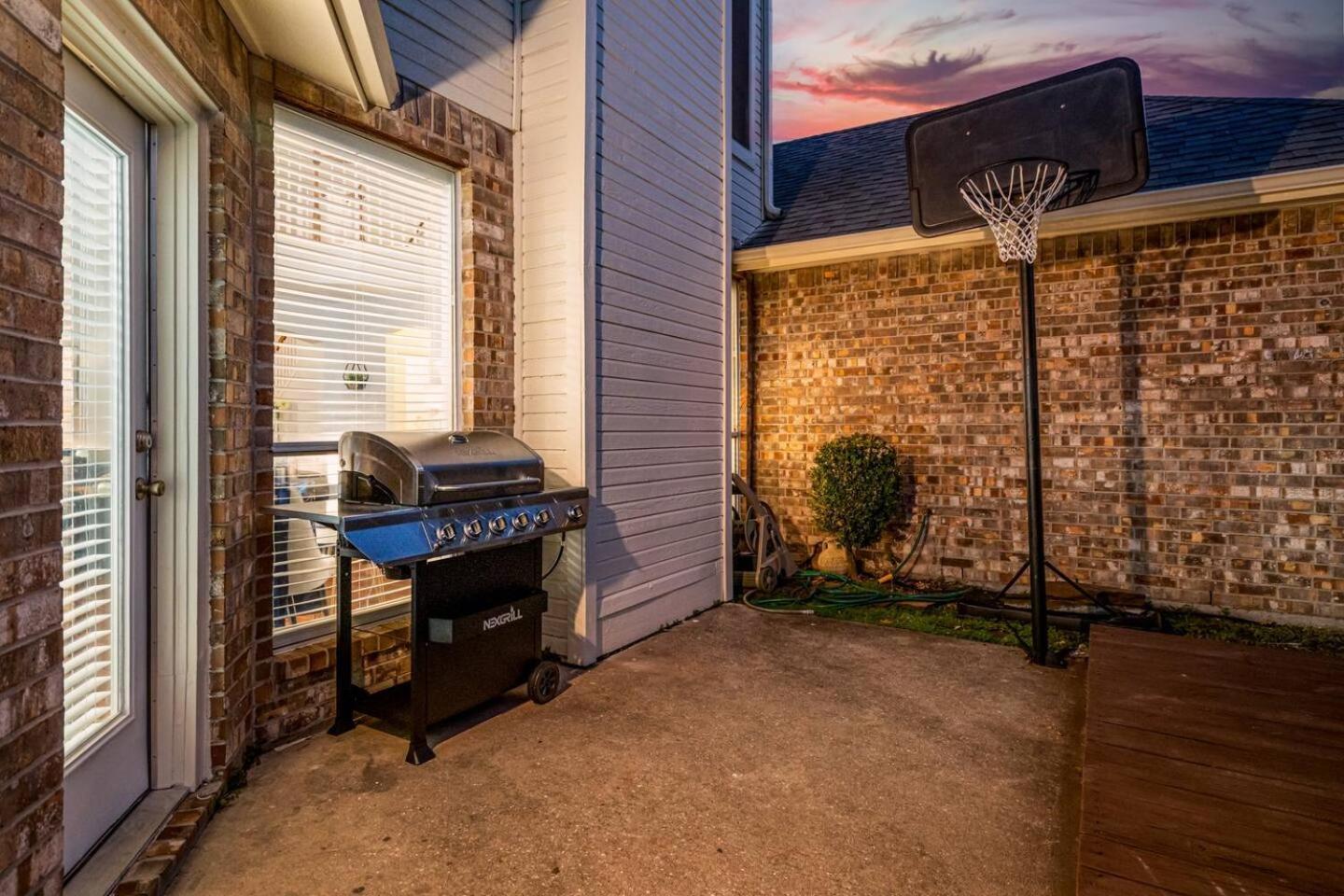 Game Room, Crib, Fenced Backyard, Relocation Stay 弗里斯科 外观 照片